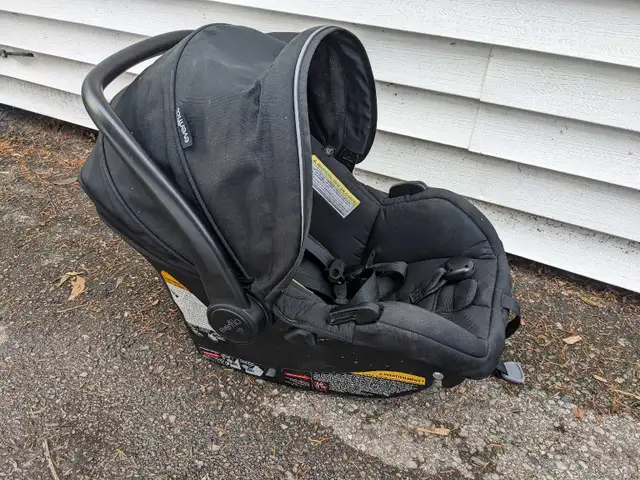 Infant/baby bucket car seat - used in Strollers, Carriers & Car Seats in London - Image 2
