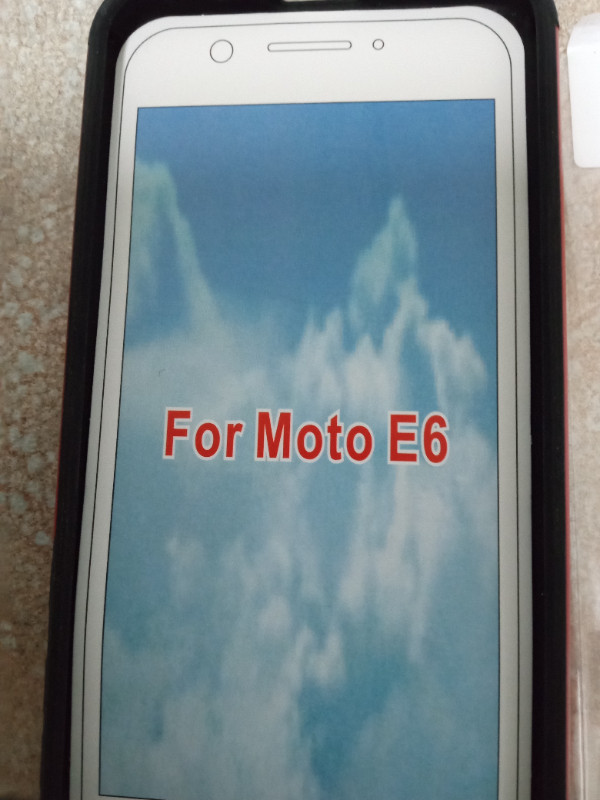 Coque pour cellulaire pour Motorola E6 avec 2 vitres protectrice dans Accessoires pour cellulaires  à Lac-Saint-Jean - Image 2