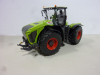 1/32 CLAAS XERION 4500 Farm Toy Tractor