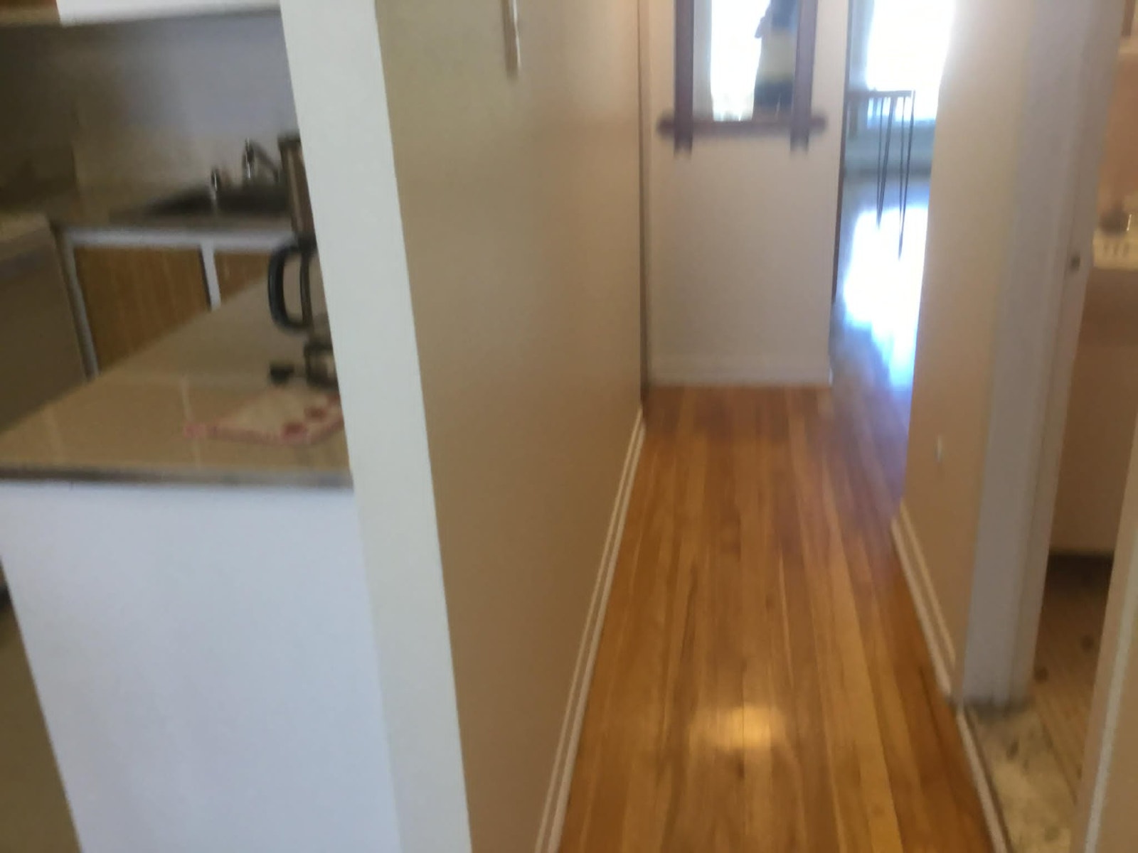 Apartment for rent - Bright 2 bdrm, 3rd floor, Parc metro — photo 2