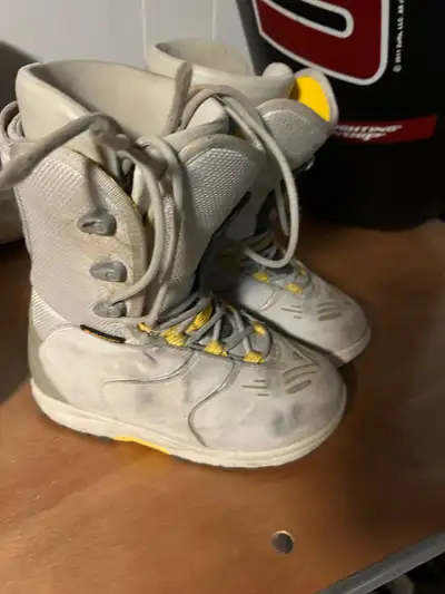 Burton women’s snowboard boots size 5, View more
