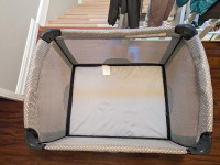 Graco pack n play, 2 mattresses and 2 fitted sheets