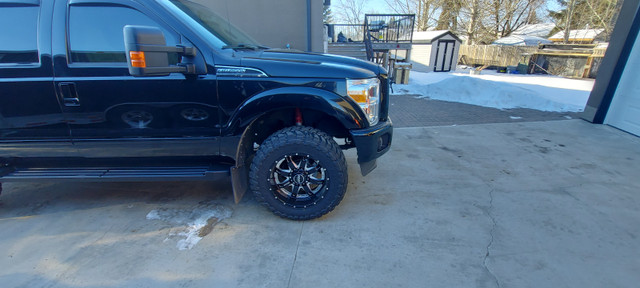 2005 excursion in Cars & Trucks in Lloydminster - Image 3