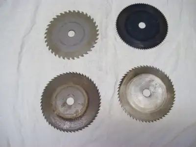 Selling 4 Circular Saw Blades 190mm in Diameter with 25mm Bore. Asking $20