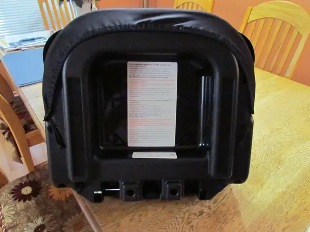 Child car booster seat in Strollers, Carriers & Car Seats in Kitchener / Waterloo - Image 7