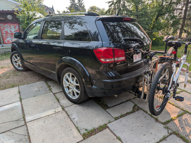 2011 Journey CREW, low KMs in Cars & Trucks in Edmonton