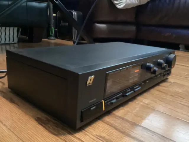 SANSUI B 1000 POWER AMPLIFIER/C 1000 STEREO PREAMPLIFIER in Stereo Systems & Home Theatre in City of Toronto - Image 10