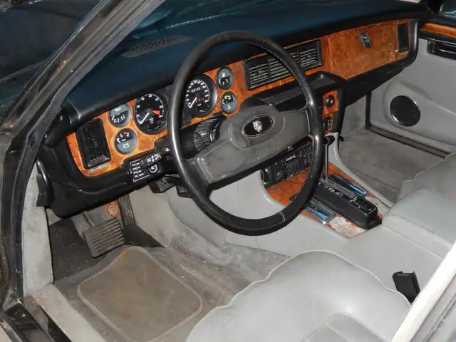 1986 Jaguar XJ12 Vanden Plas in Classic Cars in Oakville / Halton Region - Image 6