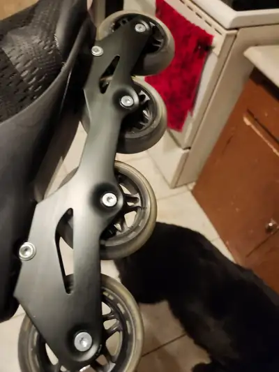 Mens size 9 rollerblades, likecnew worn once $85 obo.