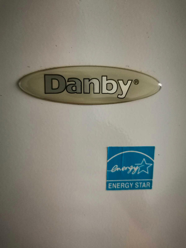 USED Danby refrigerator -10.1 cu f apartment size in Refrigerators in City of Toronto - Image 2