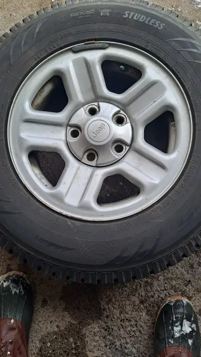 Pneu hiver jeep wrangler sport