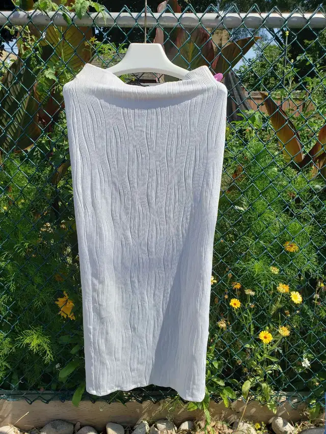 Women's small skirt in Women's - Bottoms in City of Toronto - Image 2