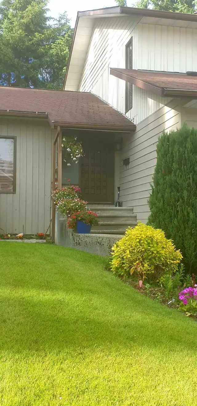 Kitimat House for Rent (Spacious 6 Bedrooms - 3.5 Bathrooms) in Long Term Rentals in Kitimat - Image 4