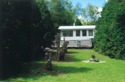 Par Téléphone Seulement au 418-671-0353 : Dolbeau-Mistassini, 418-671-0353, maison sur bord de l'eau...