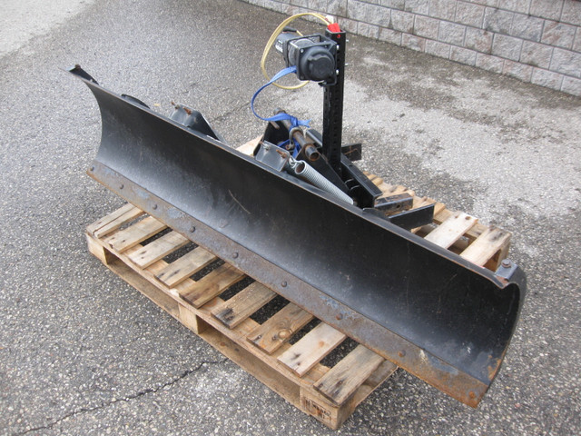 Warn 6' Snow Plow with Winch in ATV Parts, Trailers & Accessories in Norfolk County - Image 2