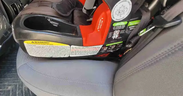 Siège d’auto britax in Strollers, Carriers & Car Seats in City of Montréal - Image 2
