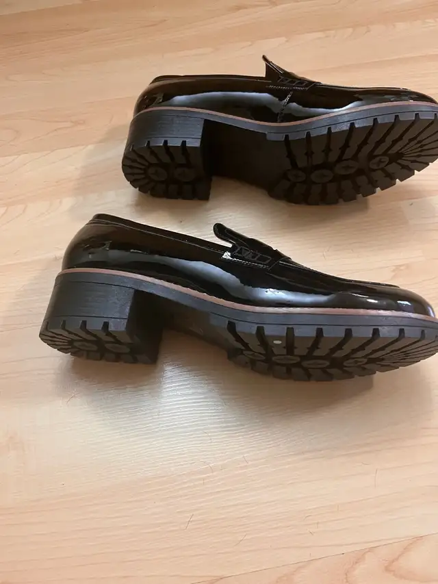 NEW — Black Patent Loafers Women Size 9.5 Dream Pairs  in Women's - Shoes in City of Toronto - Image 6