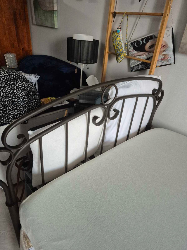 Lit simple pour adulte dans Lits et matelas  à Sherbrooke - Image 3