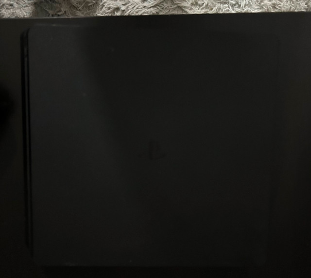 ps4 slim in Sony Playstation 4 in Gatineau - Image 3