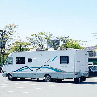 Newmar Dutchstar with Ford F530 7.5 8-cylinder engine, automatic transmission, 66371m (under 107,000...