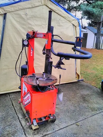 FOR SALE RUN FLAT TIRE CHANGING MACHINE WITH THE AIR TANK ON THE BACK TO HELP ASSIST TO INFLATE THE...
