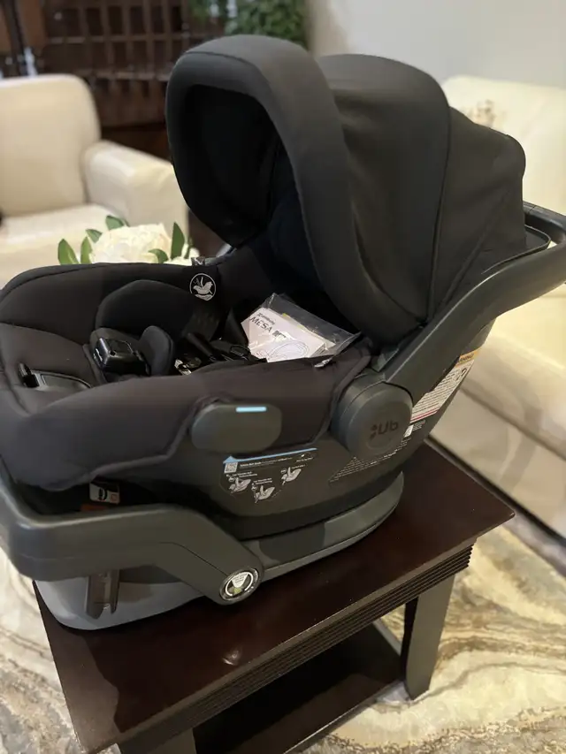 UPPAbaby Mesa car seat in Strollers, Carriers & Car Seats in Oakville / Halton Region - Image 4