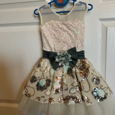 Shine on stage with this beautiful pre-loved Weissman dance costume in size SC, featuring dazzling s...