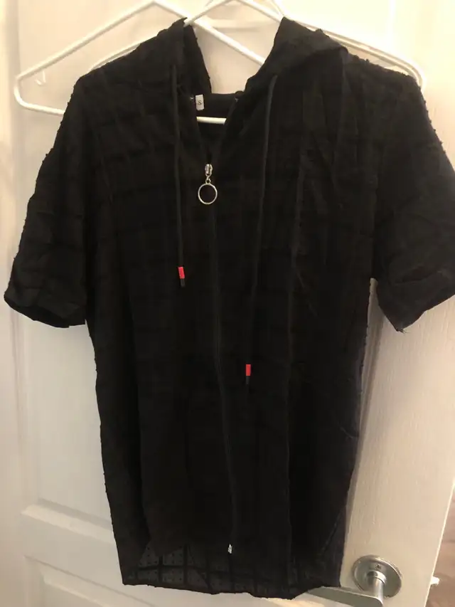 Black Short Sleeve Hoodie - Size S in Men's in Mississauga / Peel Region - Image 2