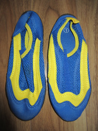 CHILDREN'S WATER SHOES - SIZE 1 - NEW!