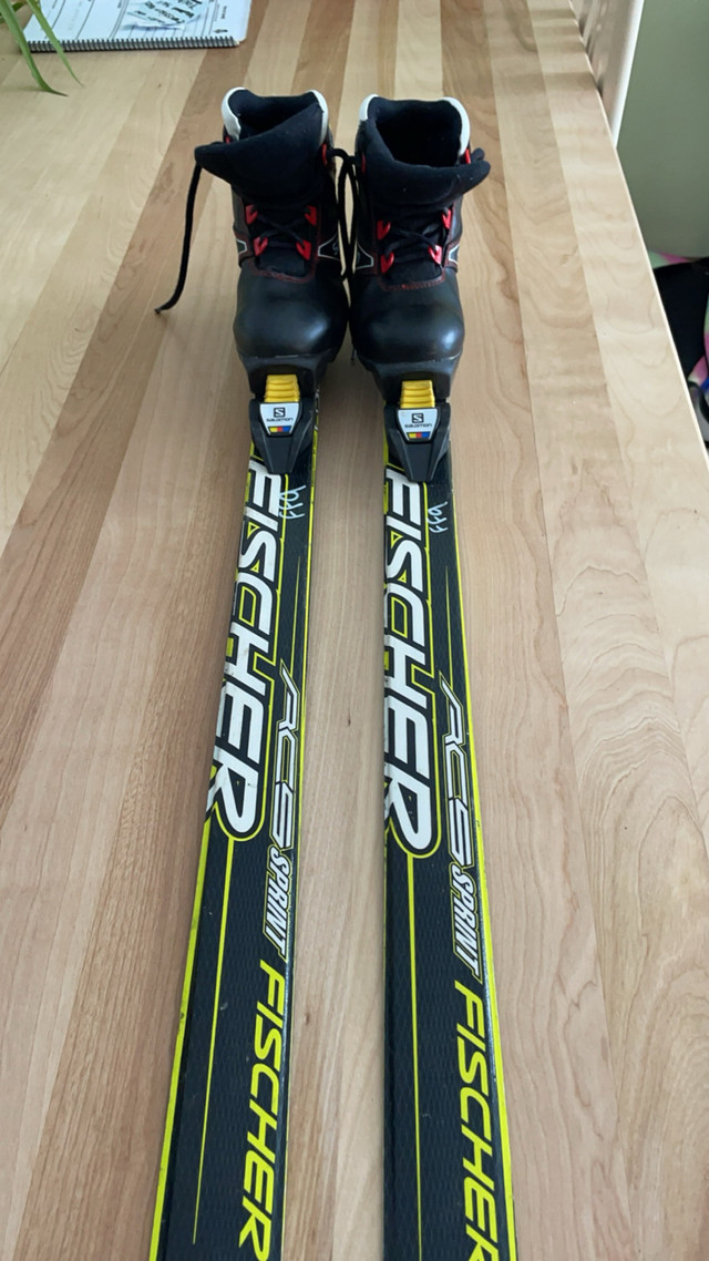 Ski de fond Fischer RCS Sprint 130cm et bottes 33. 125$ dans Ski  à Ville de Québec