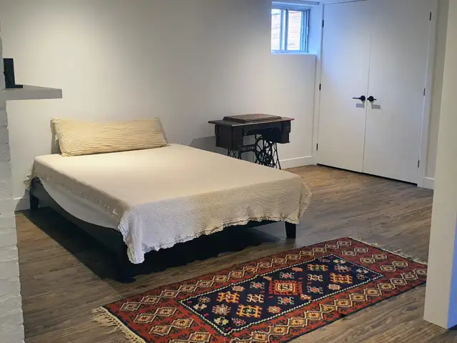 Lit plateforme Queen en bois massif (neuf) / Queen Solid Wood Pl in Beds & Mattresses in Longueuil / South Shore - Image 4