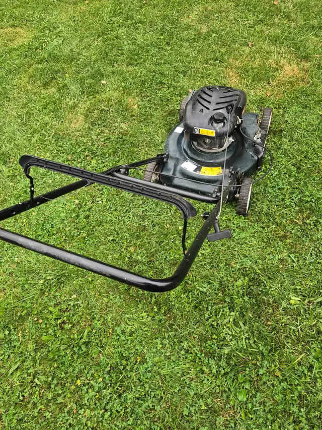 Gas Lawnmower 22'' yardwork's mulch push mower in Lawnmowers & Leaf Blowers in Oakville / Halton Region - Image 10