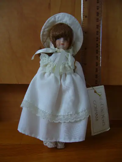Poupée de porcelaine Vintage de la Collection Gorham (novembre), View more