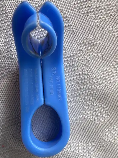 Fuel lines disconnect tool