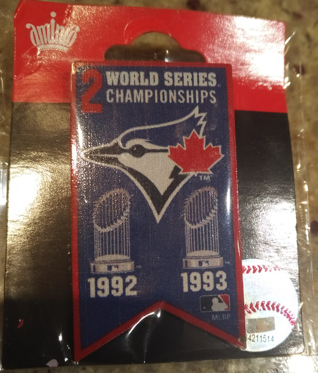 RARE blue jays Playoff pin or Vlad & Dad Bobbleheads in Arts & Collectibles in City of Toronto