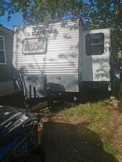 Very unique 3 levels, 32 ft, one slide out, full size fridge, 10 ft ceiling in shower, lots of stora...