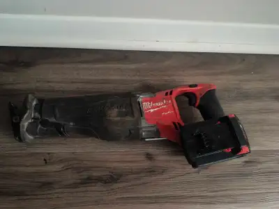 Selling this Milwaukee M18 FUEL SAWZALL Reciprocating Saw comes with battery In great condition like...