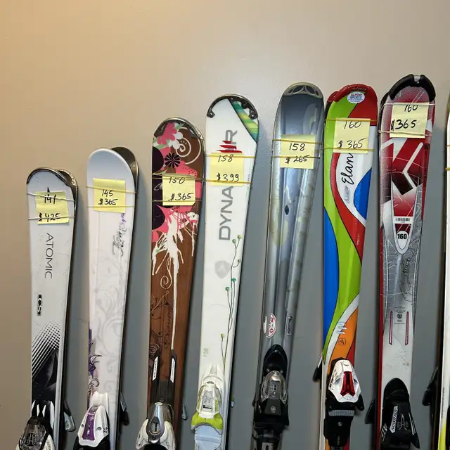 Man’s and women’s ski and boots in Ski in Markham / York Region - Image 4