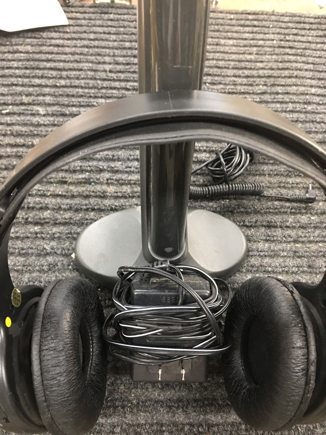 Wireless headphones  in General Electronics in St. Albert - Image 3