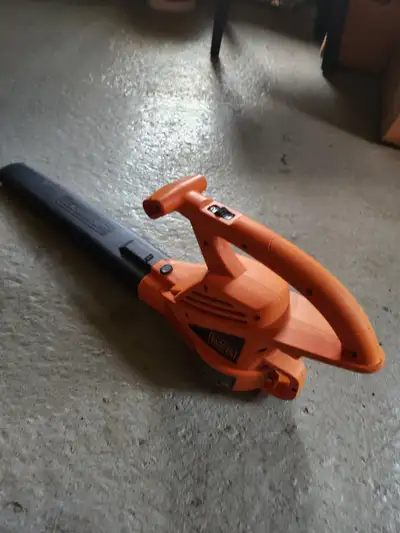 Electric Black and Decker leaf blower . Selli g as i bought a cordless one. Works as it should .