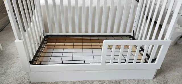DaVinci Colby 4-in-1 Convertible Crib + toddler convertible kit in Cribs in Guelph - Image 4