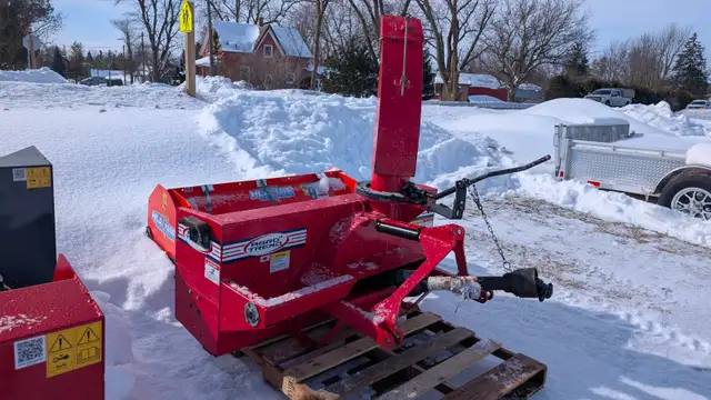 Used Agro Trend 60" Snow Blower in Snowblowers in Stratford - Image 3