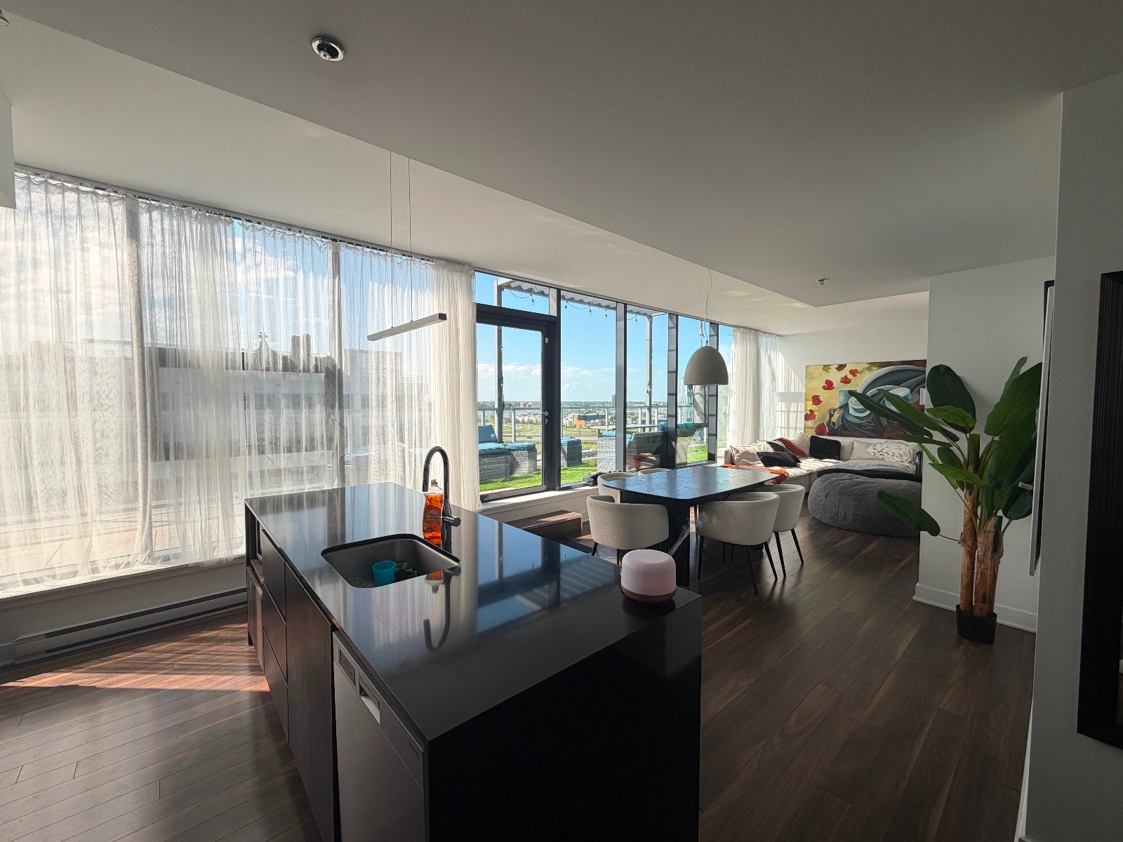 3 Beds 2 Baths (Penthouse / 5 1/2 Apartment) — photo 1
