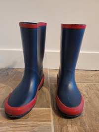 Size 13 kids rubber boots