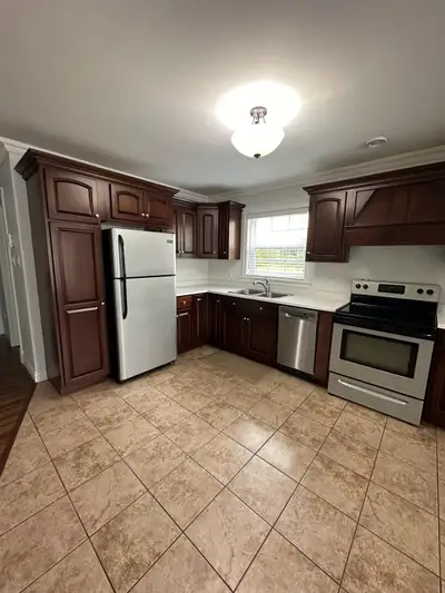 2 bedroom apartment - available Sept 15th. Unit includes A/C, parking, washer/dryer, dishwasher, fri...