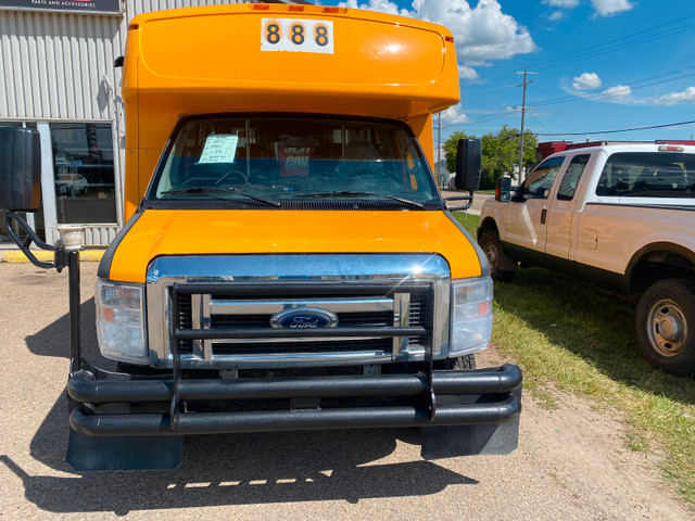 2022 FORD E450 13 passenger bus inspection done personal bus in Cars & Trucks in Edmonton - Image 2