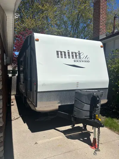 2016 Rockwood Mini Lite travel trailer 25 ft Dual axle, propane furnace and A/C One slide out Good c...