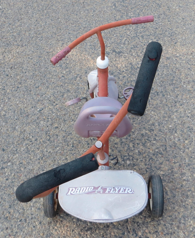 reduced RADIO FLYER - STROLL & STEER TRICYCLE -  PARENT PUSH in Arts & Collectibles in Saskatoon - Image 4