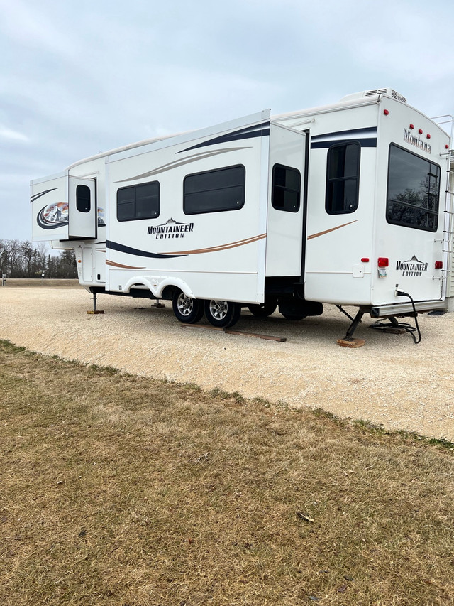 2012 Montana Mountaineer 290RLT in RVs & Motorhomes in Winnipeg - Image 3