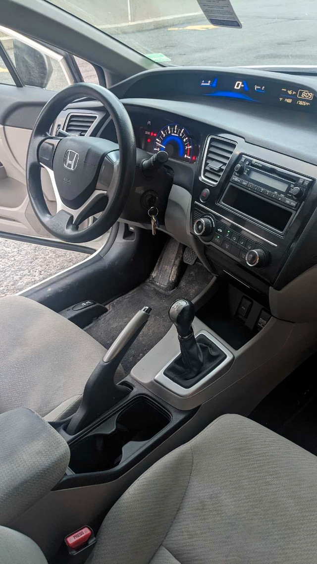 Honda Civic 2013- **Safetied**- Low KM in Cars & Trucks in Ottawa - Image 4